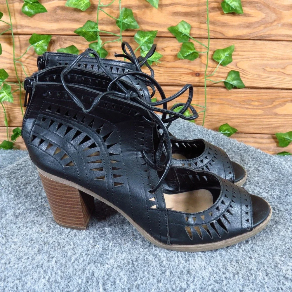 Maurices Women Laser Cut Lace Up Heeled Sandal Size 7 Dressy Black Bootie